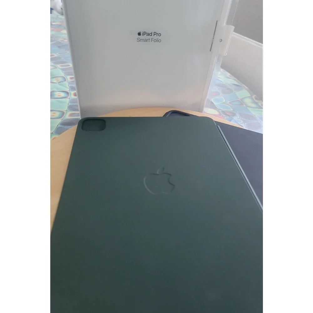 Apple iPad Pro Smart Folio 11-inch MRX82ZM/A Original (2) Black & Cypress Green